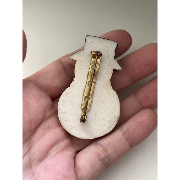 VINTAGE RESIN SNOWMAN HAT BROOCH PIN CHRISTMAS WINTER Scarf - Picture 3 of 4